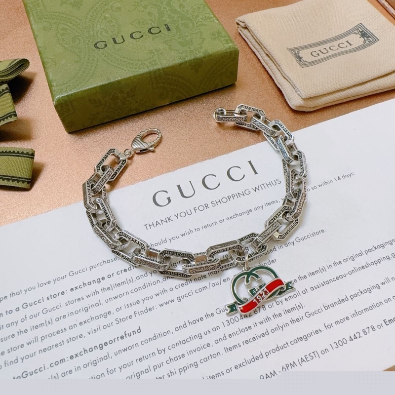 G*u*i bracelets
